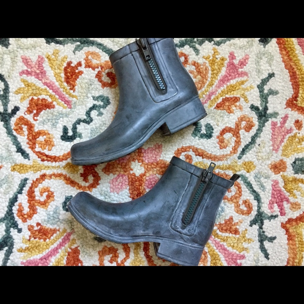 Lucky Brand || Distressed Gray Rubber Rain Boots